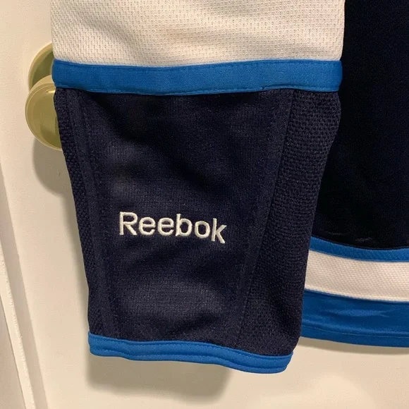 COPY - Winnipeg Jets NHL Hockey Jersey. Men’s Size M. NWOT - Picture 7 of 8